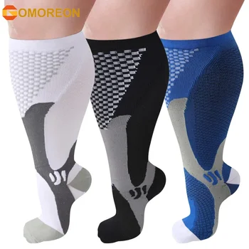 GOMOREON 1 Çift Artı boyutu varis çorabı geniş buzağı kadın erkek diz yüksek 20-30 mmhg sirkülasyon şişme 2XL-7XL